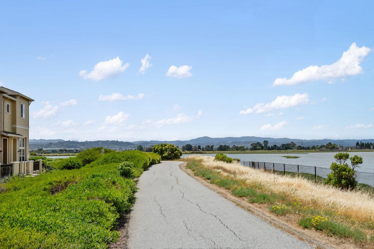 Detail Gallery Image 41 of 47 For 201 Keech Dr, Redwood Shores,  CA 94065 - 3 Beds | 2/1 Baths