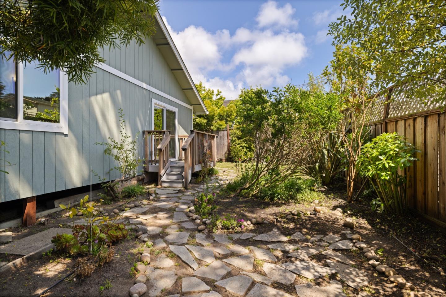 Detail Gallery Image 33 of 37 For 623 Sonora Ave, El Granada,  CA 94018 - 3 Beds | 2 Baths