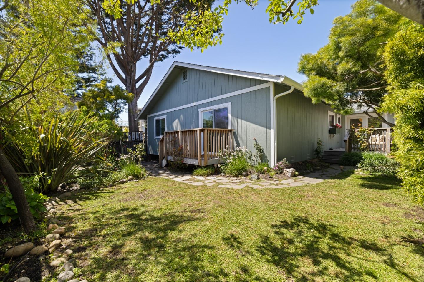 Detail Gallery Image 35 of 37 For 623 Sonora Ave, El Granada,  CA 94018 - 3 Beds | 2 Baths