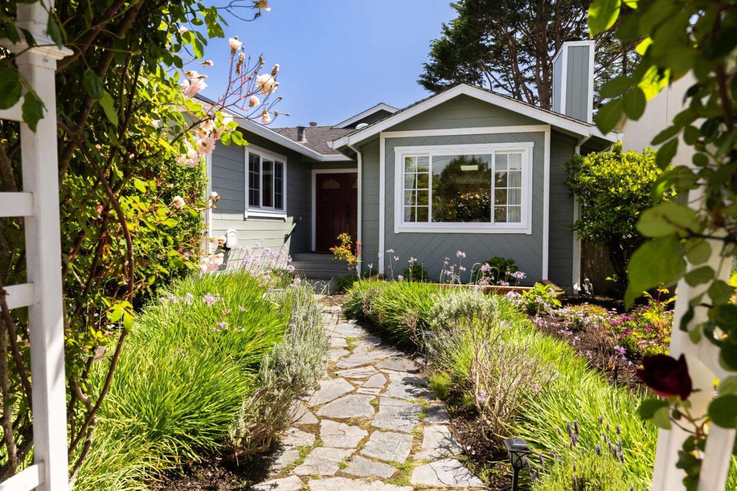 Detail Gallery Image 5 of 37 For 623 Sonora Ave, El Granada,  CA 94018 - 3 Beds | 2 Baths