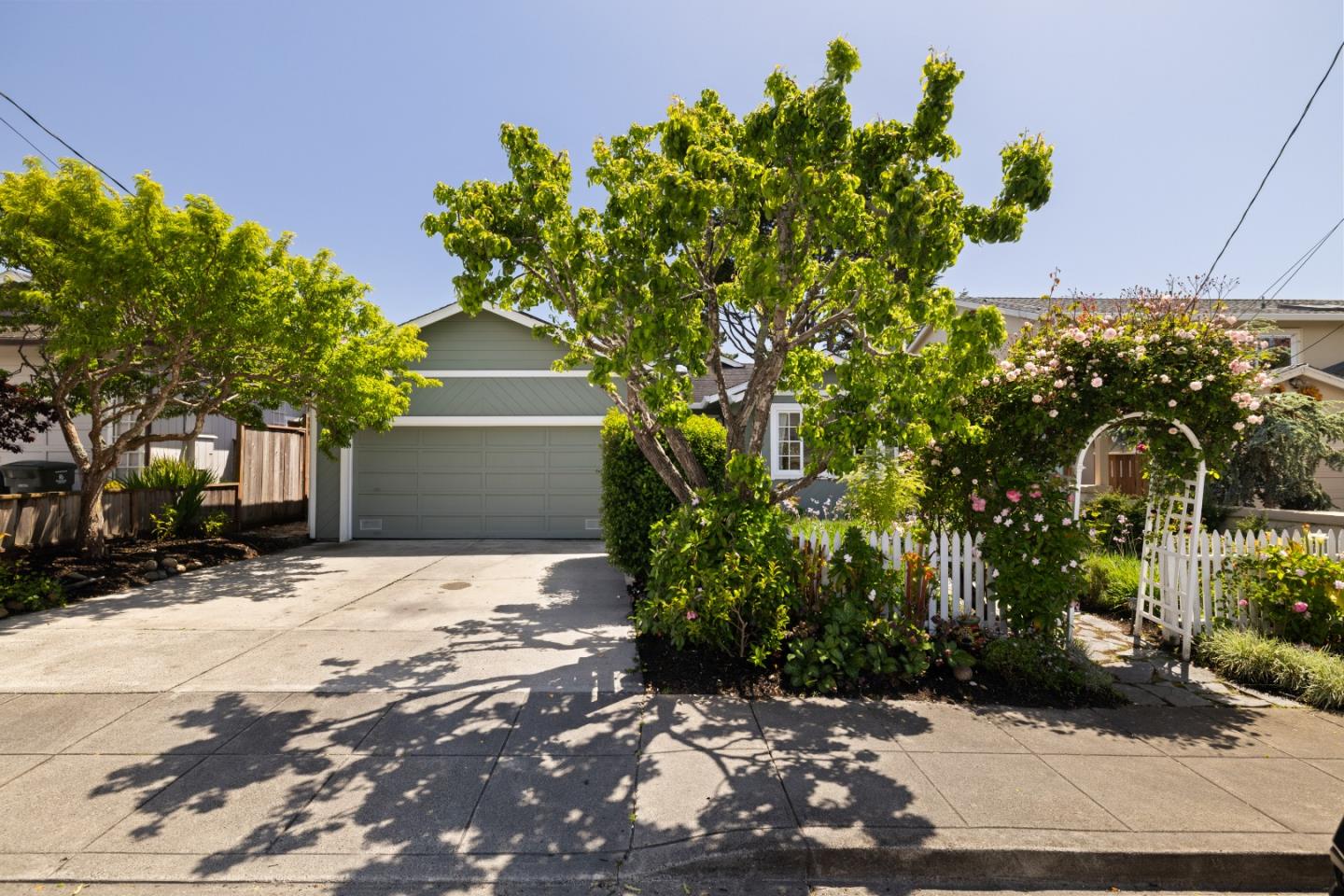 Detail Gallery Image 6 of 37 For 623 Sonora Ave, El Granada,  CA 94018 - 3 Beds | 2 Baths
