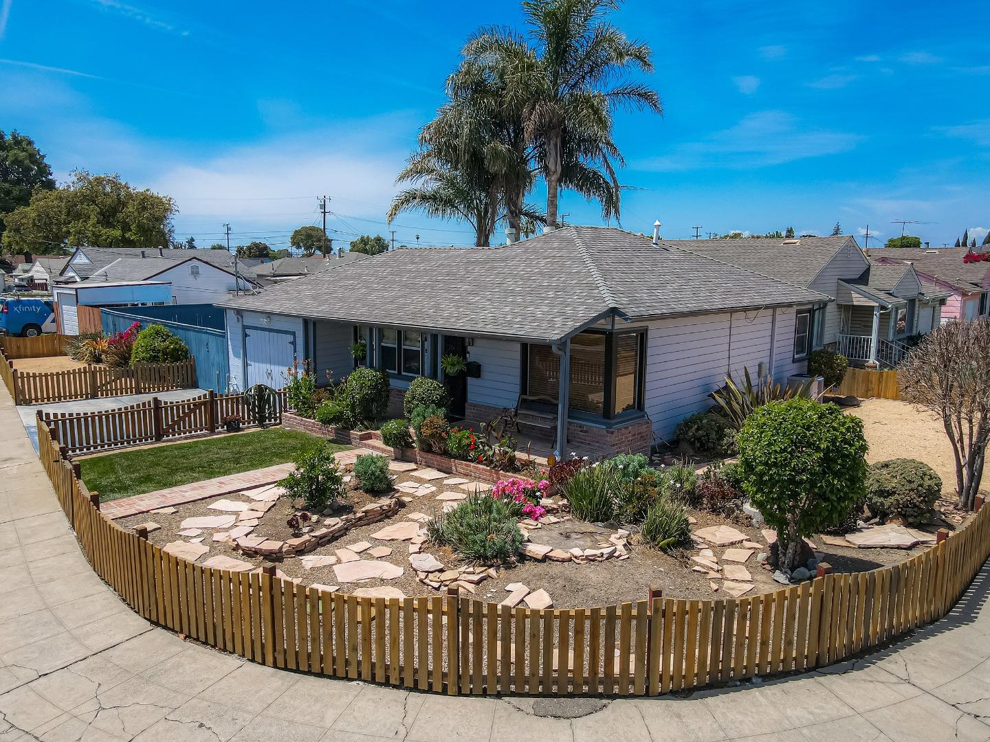 Detail Gallery Image 2 of 30 For 1250 Douglas Ct, San Leandro,  CA 94577 - 2 Beds | 1 Baths