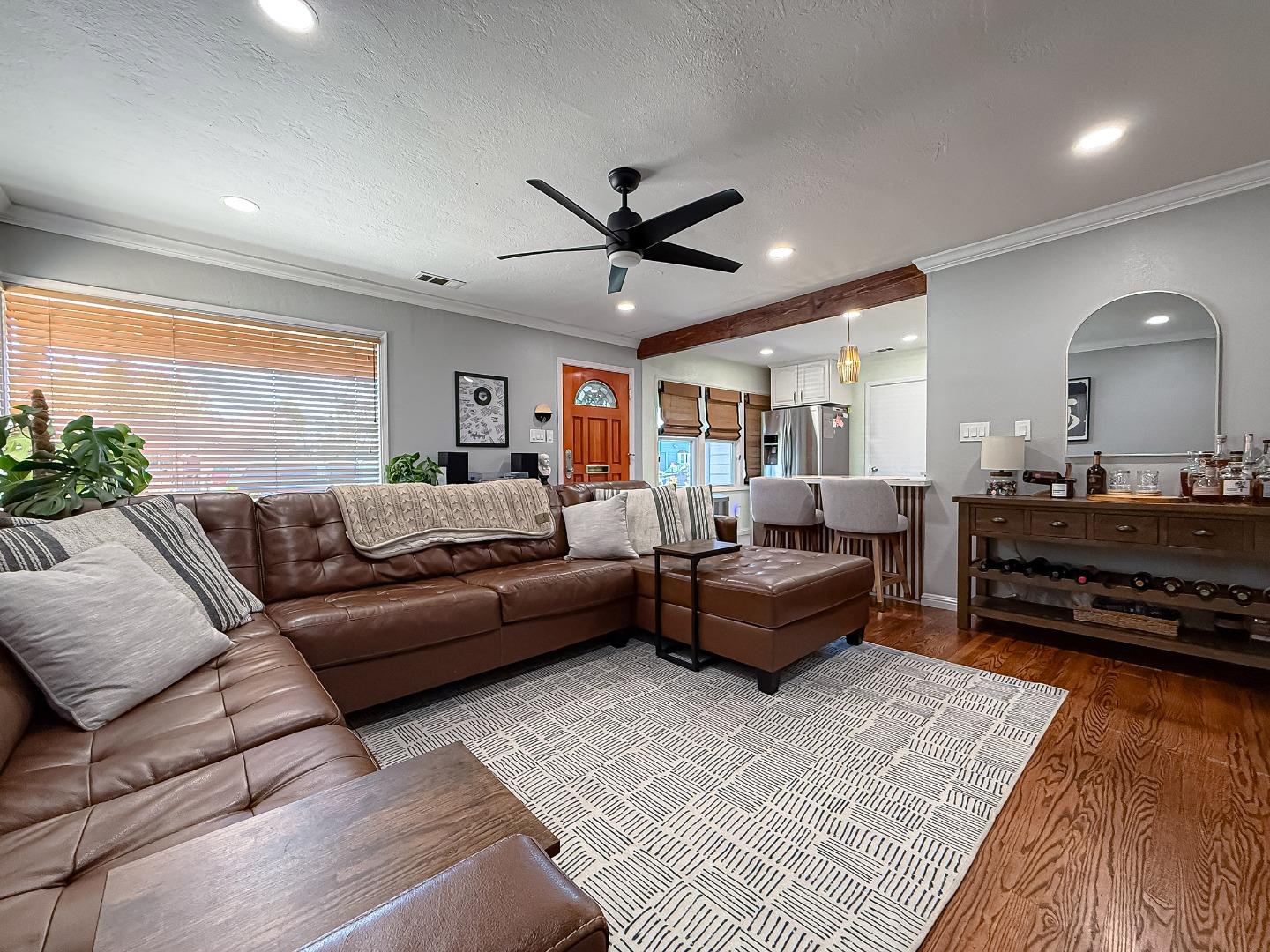 Detail Gallery Image 4 of 30 For 1250 Douglas Ct, San Leandro,  CA 94577 - 2 Beds | 1 Baths