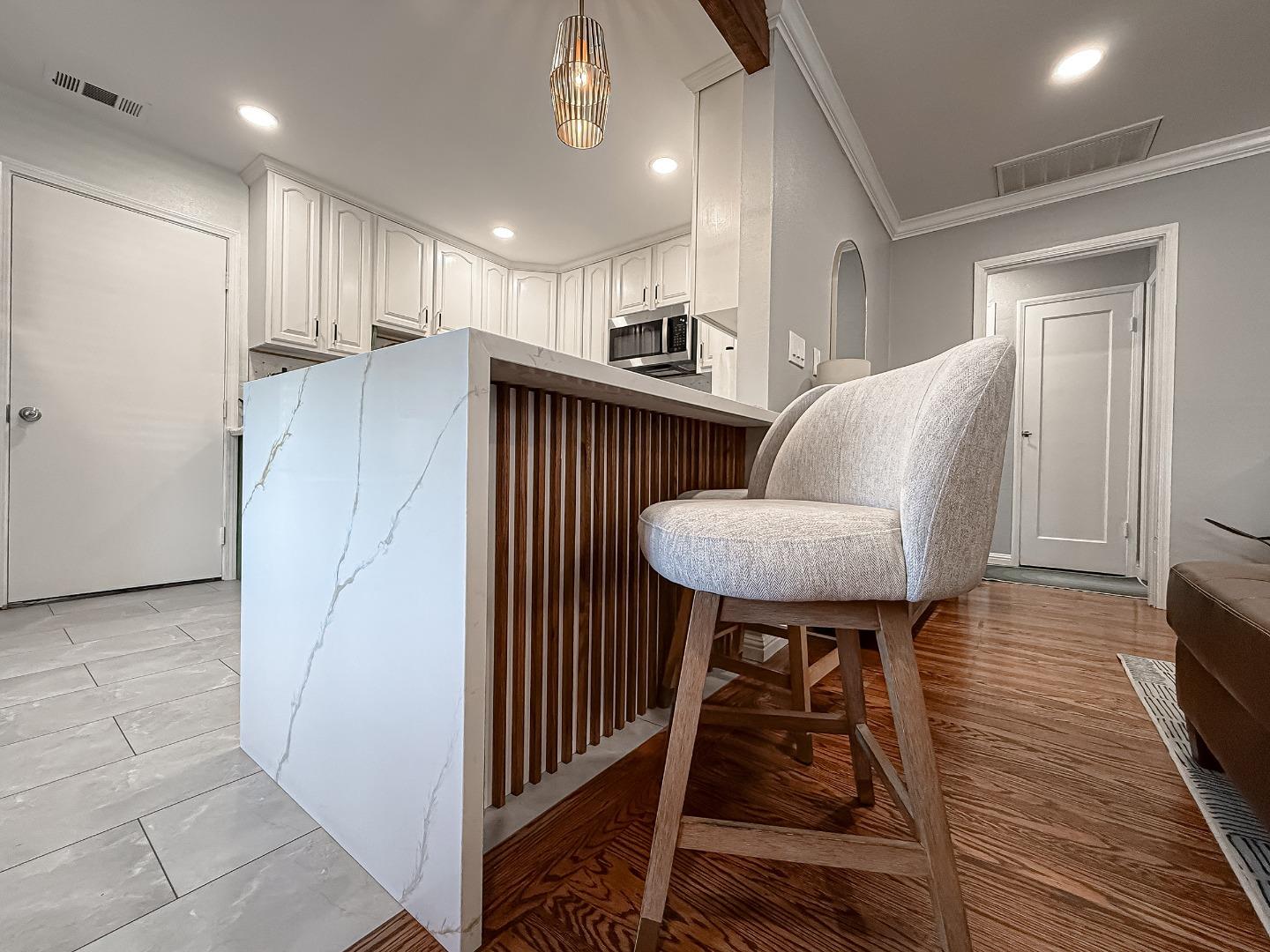 Detail Gallery Image 8 of 30 For 1250 Douglas Ct, San Leandro,  CA 94577 - 2 Beds | 1 Baths