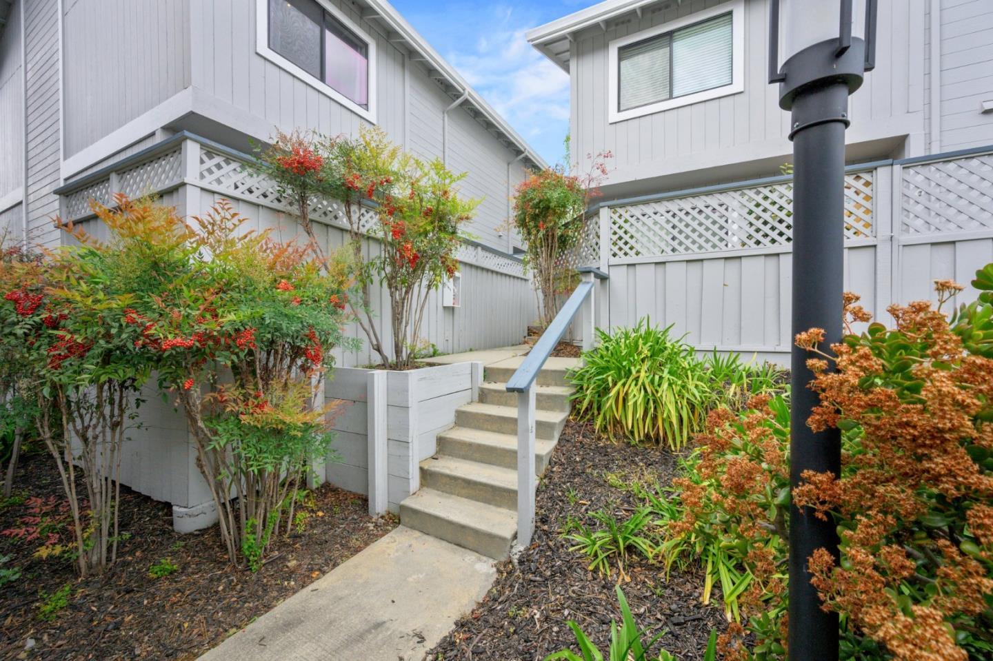 Detail Gallery Image 2 of 46 For 151 Monte Villa Ct, Campbell,  CA 95008 - 3 Beds | 2/1 Baths