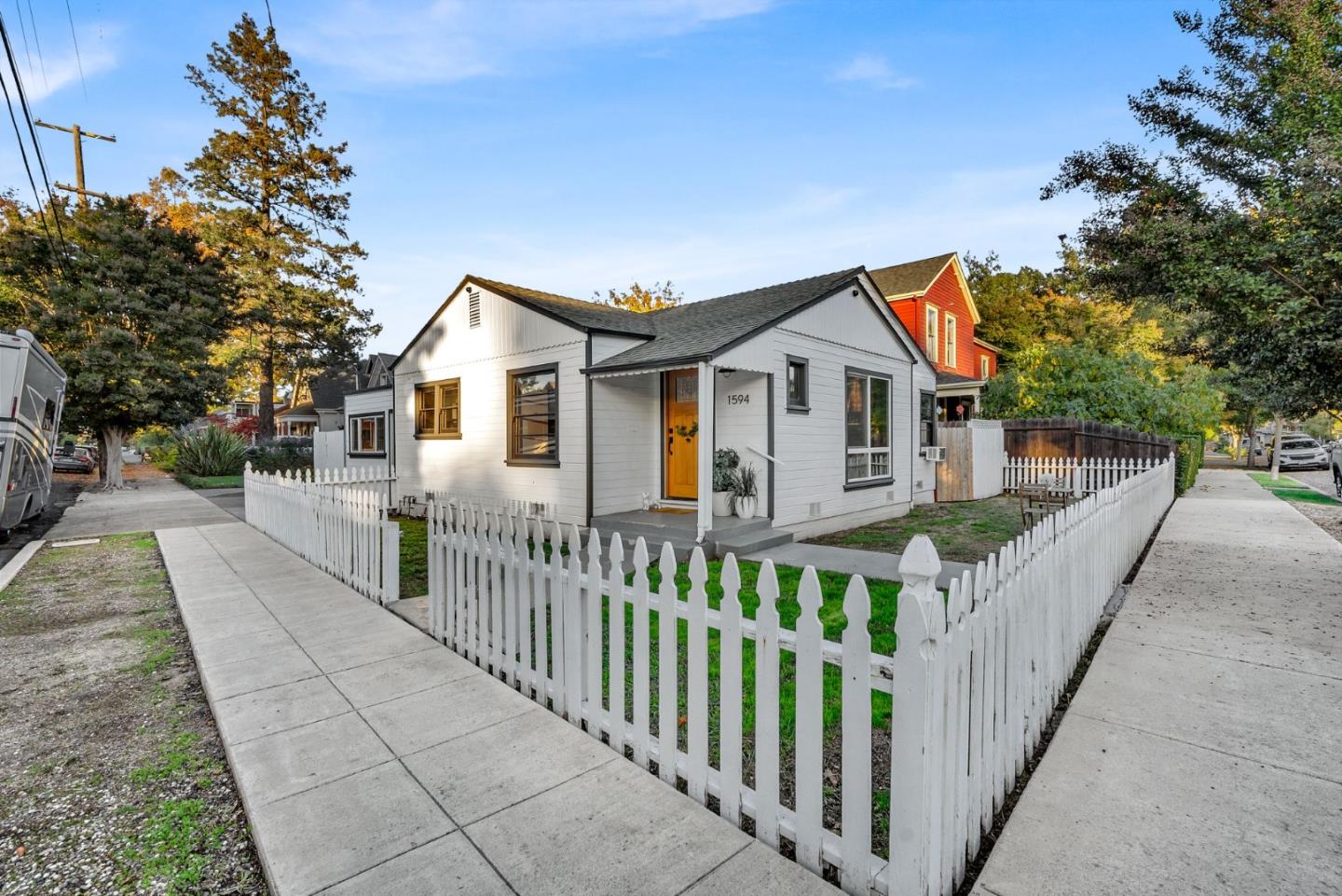 Detail Gallery Image 2 of 42 For 1594 Laurel, Napa,  CA 94559 - 2 Beds | 2 Baths