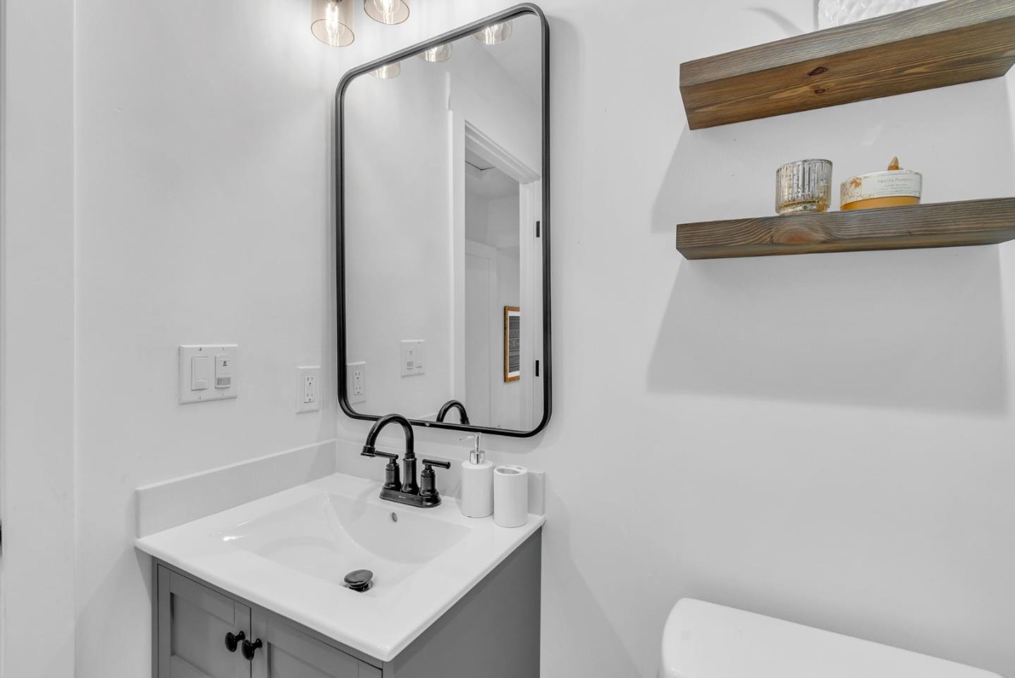 Detail Gallery Image 21 of 42 For 1594 Laurel, Napa,  CA 94559 - 2 Beds | 2 Baths