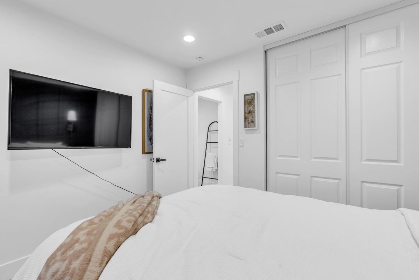 Detail Gallery Image 34 of 42 For 1594 Laurel, Napa,  CA 94559 - 2 Beds | 2 Baths