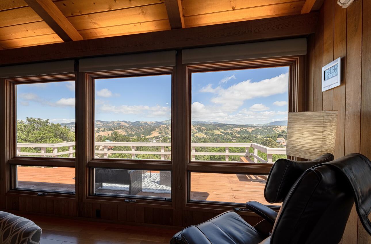 Detail Gallery Image 10 of 58 For 24935 Corte Poco, Salinas,  CA 93908 - 5 Beds | 3/1 Baths