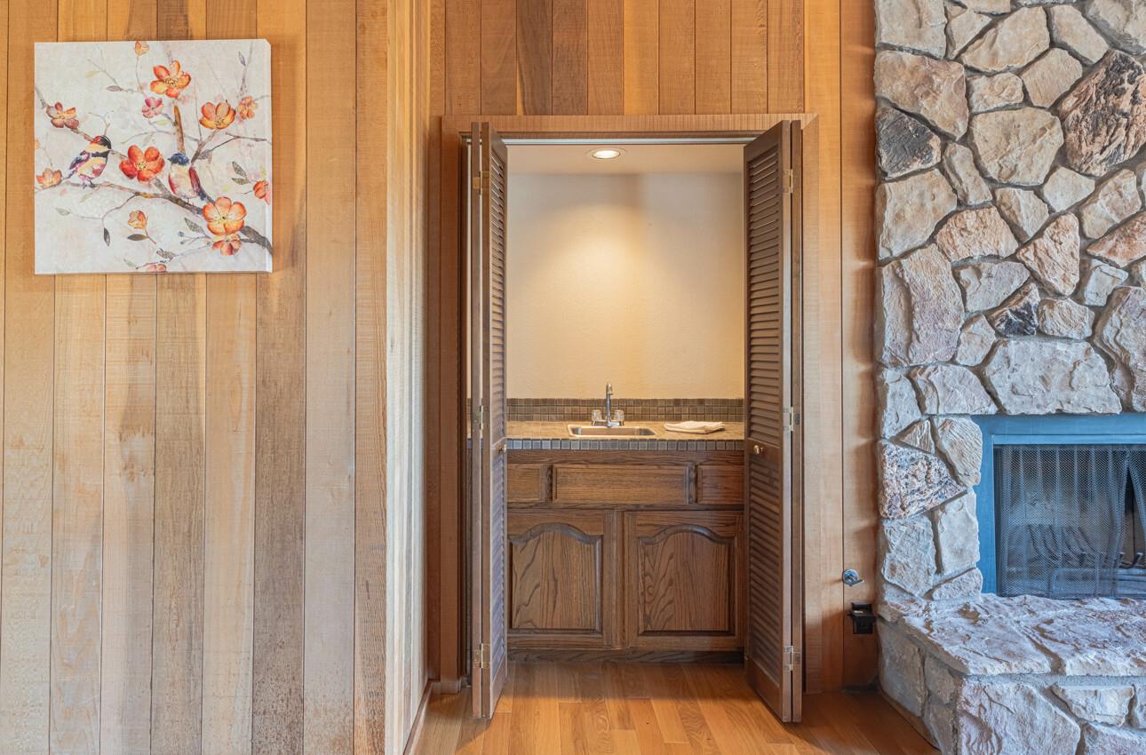 Detail Gallery Image 12 of 58 For 24935 Corte Poco, Salinas,  CA 93908 - 5 Beds | 3/1 Baths