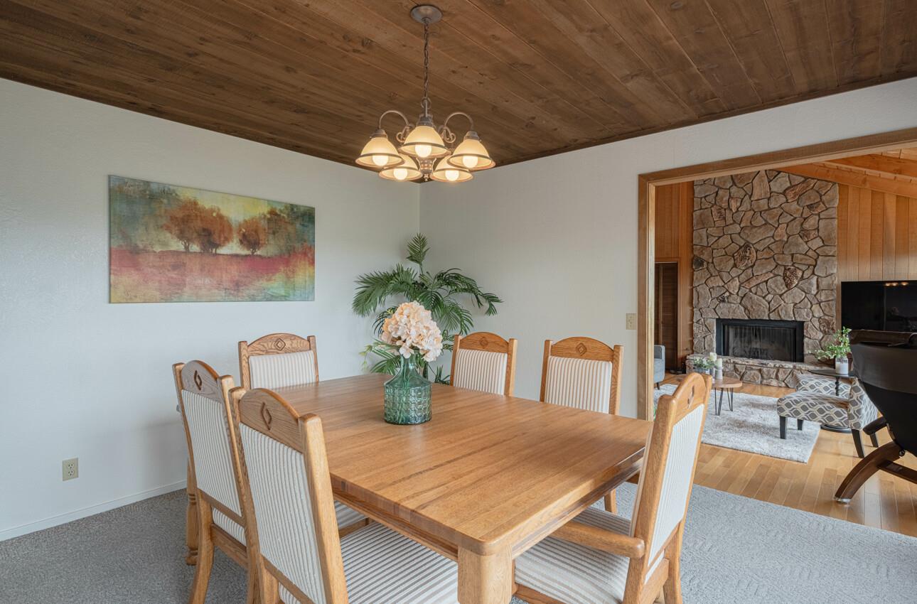 Detail Gallery Image 14 of 58 For 24935 Corte Poco, Salinas,  CA 93908 - 5 Beds | 3/1 Baths