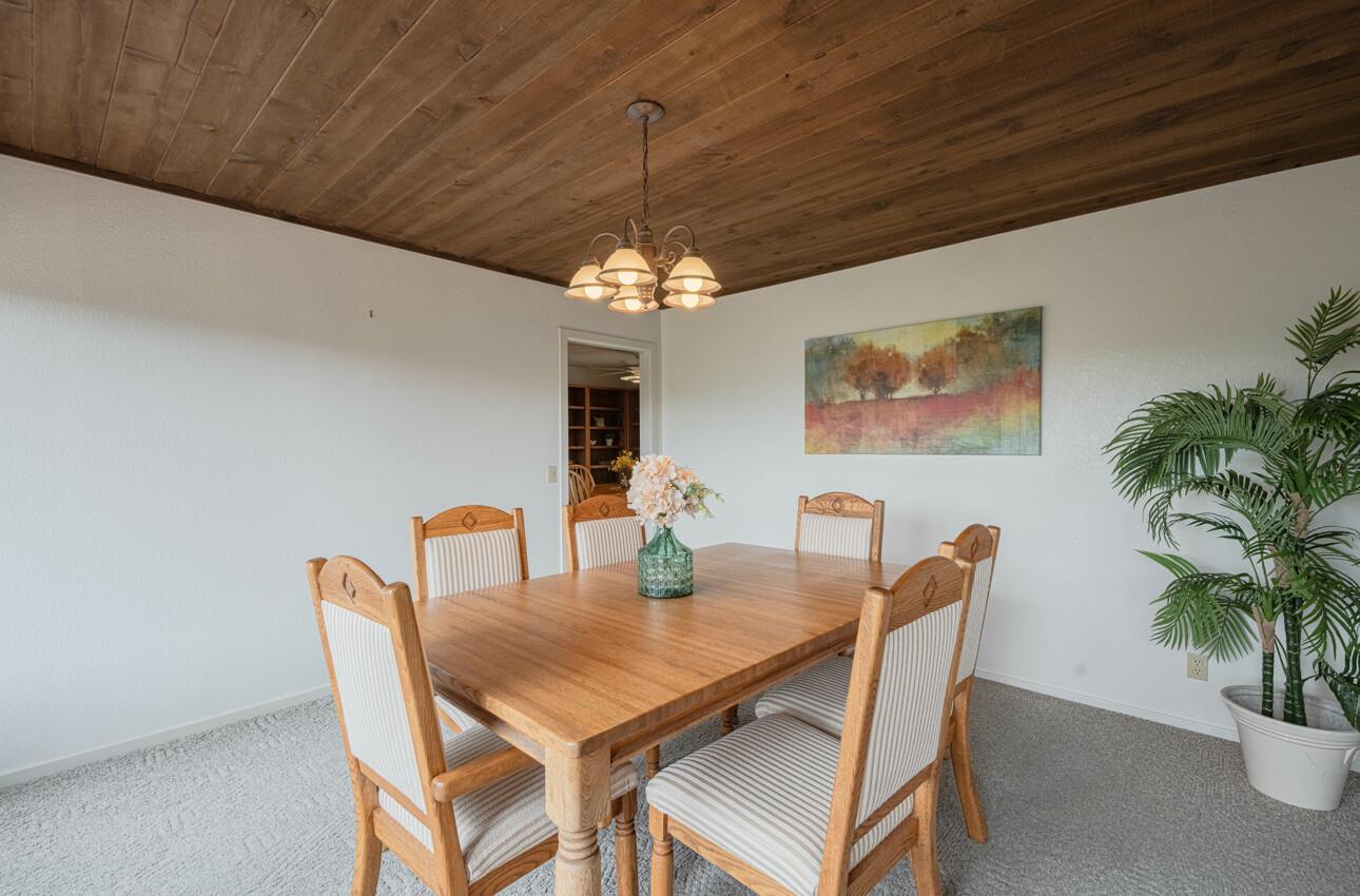 Detail Gallery Image 15 of 58 For 24935 Corte Poco, Salinas,  CA 93908 - 5 Beds | 3/1 Baths