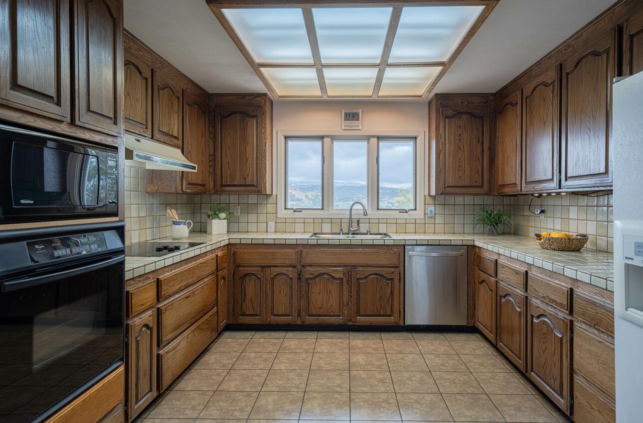 Detail Gallery Image 16 of 58 For 24935 Corte Poco, Salinas,  CA 93908 - 5 Beds | 3/1 Baths