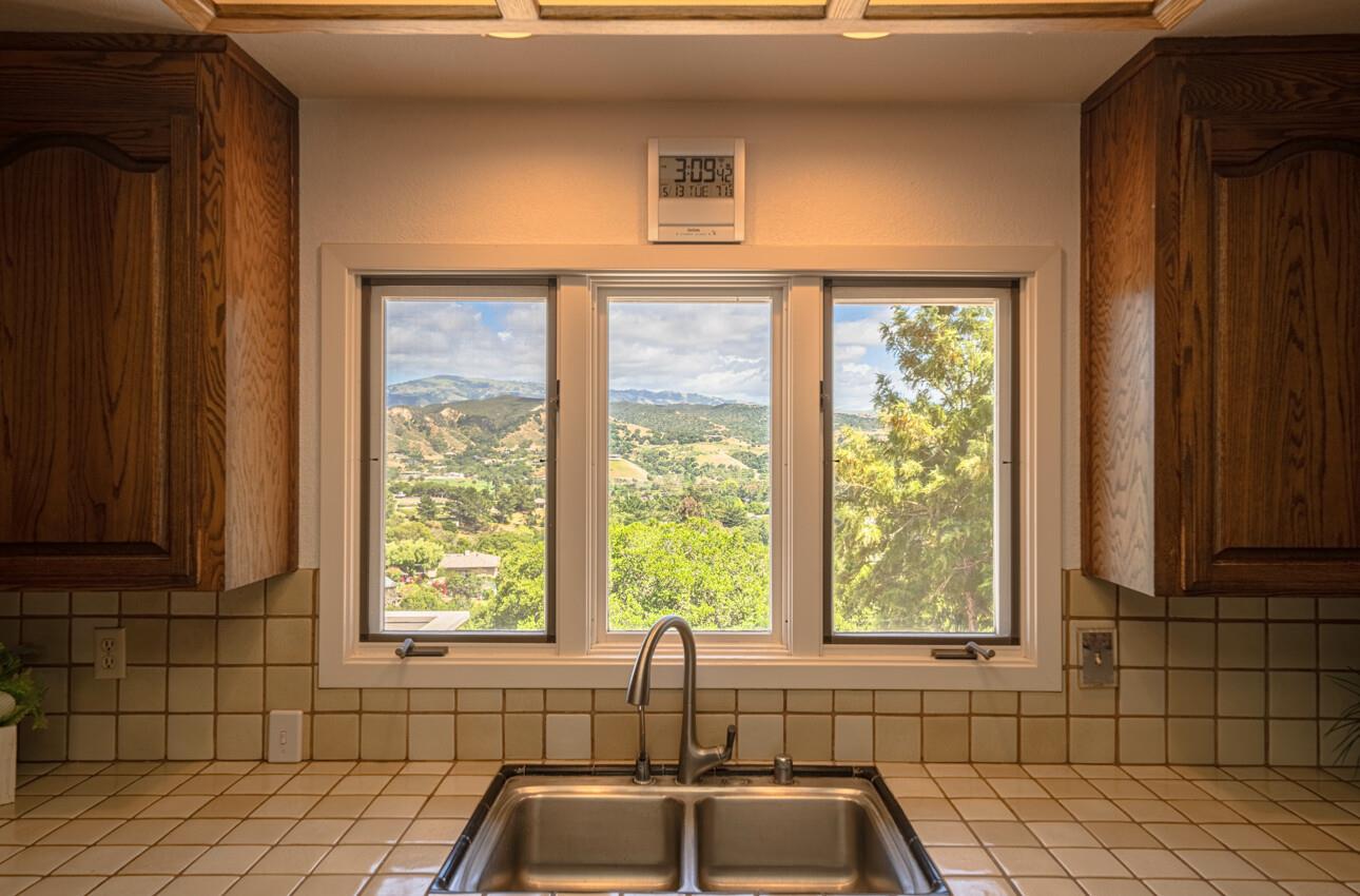 Detail Gallery Image 17 of 58 For 24935 Corte Poco, Salinas,  CA 93908 - 5 Beds | 3/1 Baths