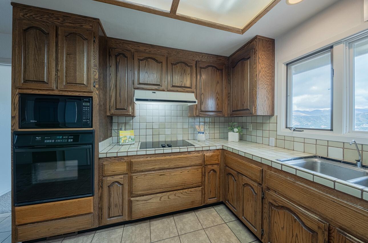 Detail Gallery Image 18 of 58 For 24935 Corte Poco, Salinas,  CA 93908 - 5 Beds | 3/1 Baths