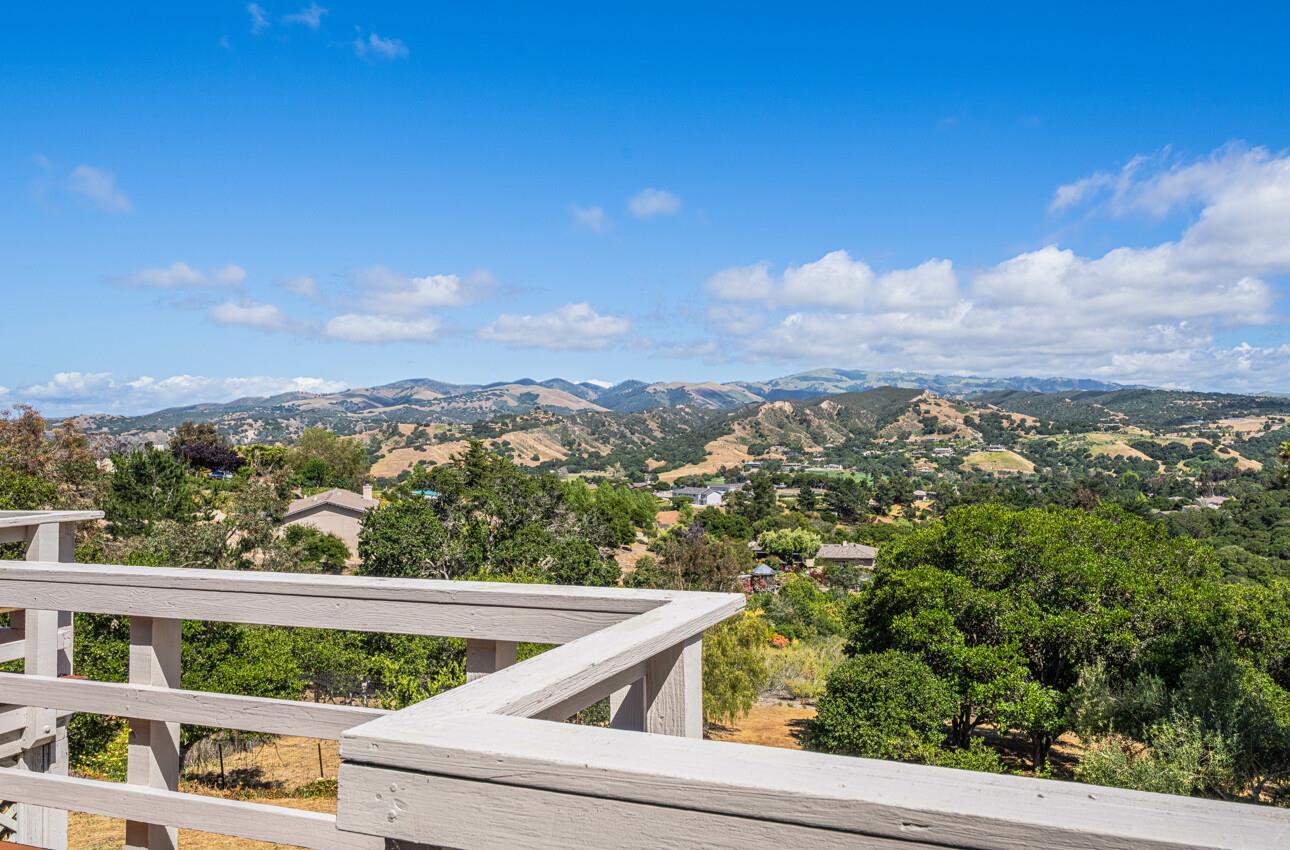 Detail Gallery Image 2 of 58 For 24935 Corte Poco, Salinas,  CA 93908 - 5 Beds | 3/1 Baths