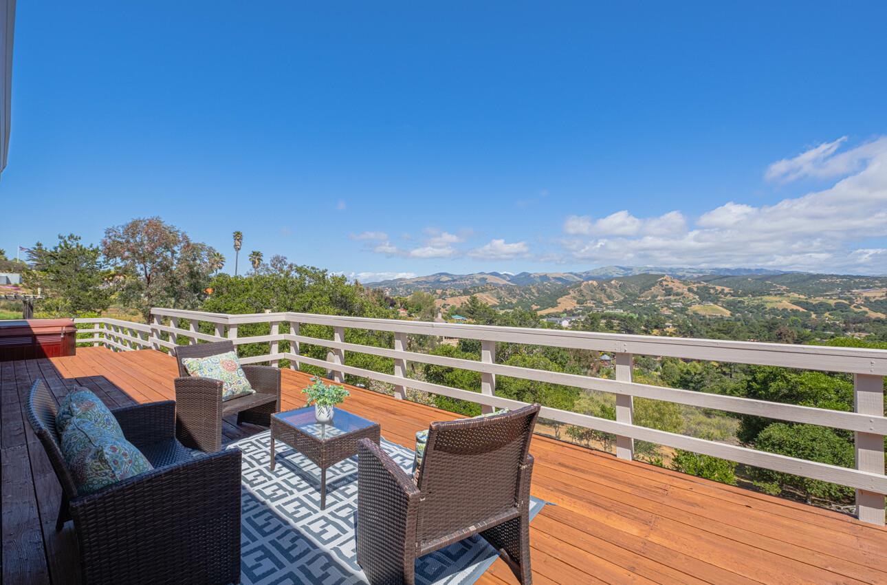 Detail Gallery Image 4 of 58 For 24935 Corte Poco, Salinas,  CA 93908 - 5 Beds | 3/1 Baths