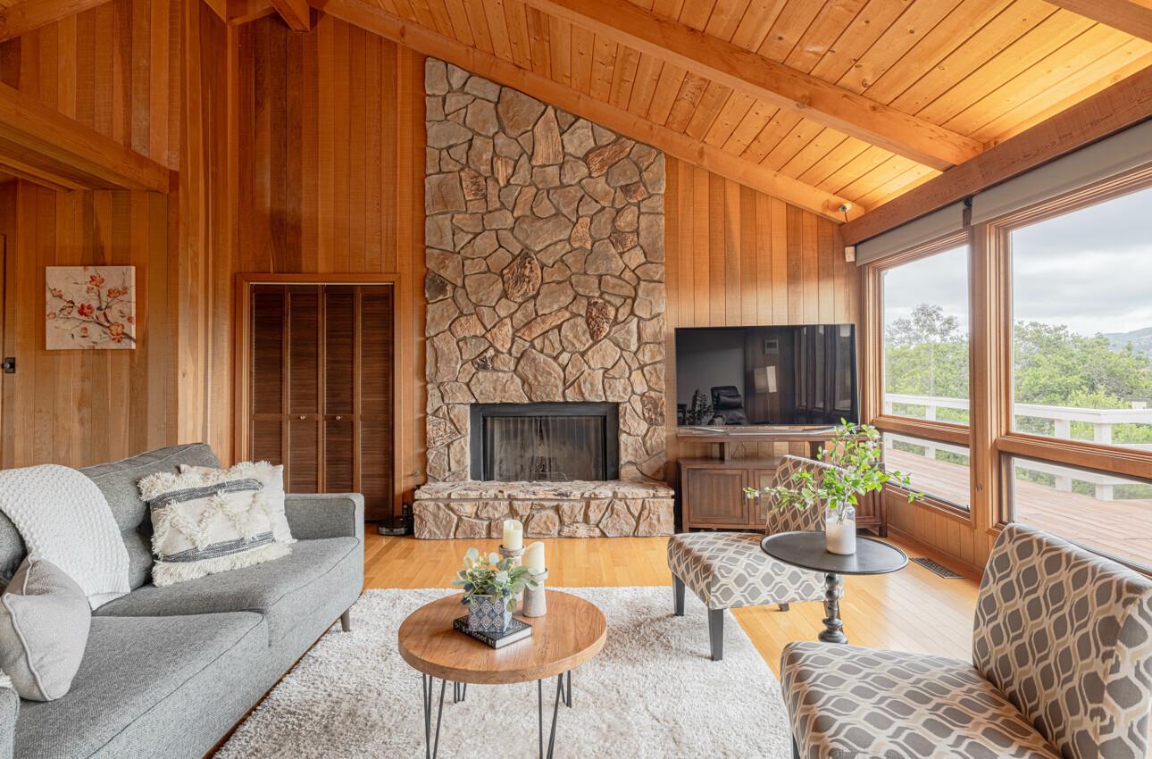 Detail Gallery Image 7 of 58 For 24935 Corte Poco, Salinas,  CA 93908 - 5 Beds | 3/1 Baths