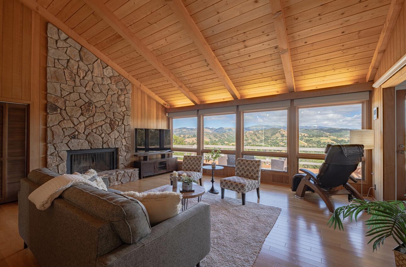Detail Gallery Image 9 of 58 For 24935 Corte Poco, Salinas,  CA 93908 - 5 Beds | 3/1 Baths