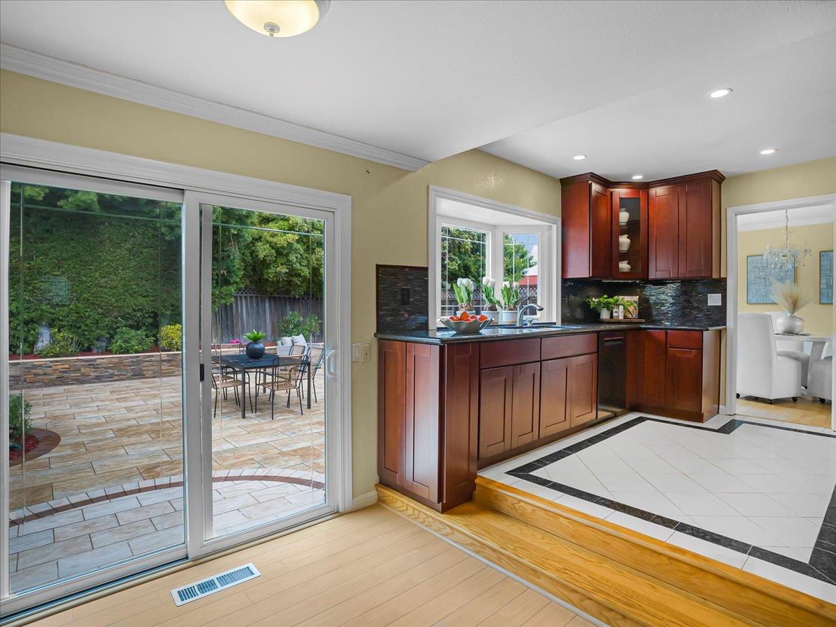 Detail Gallery Image 10 of 59 For 651 Starbush Dr, Sunnyvale,  CA 94086 - 4 Beds | 2/1 Baths