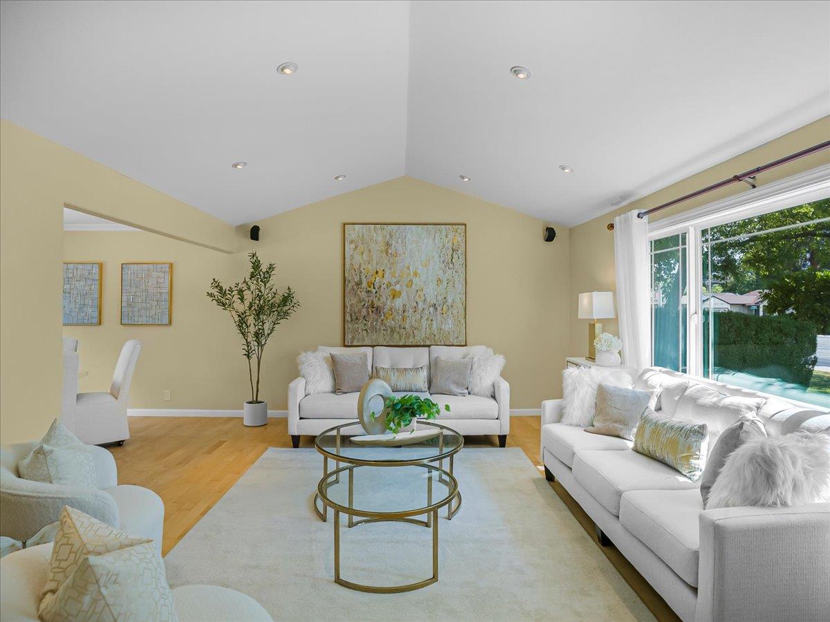 Detail Gallery Image 11 of 59 For 651 Starbush Dr, Sunnyvale,  CA 94086 - 4 Beds | 2/1 Baths
