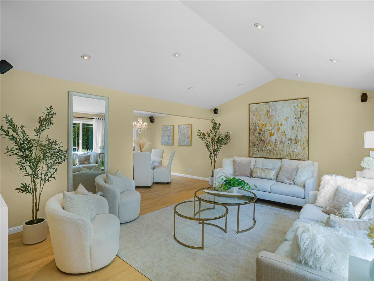 Detail Gallery Image 14 of 59 For 651 Starbush Dr, Sunnyvale,  CA 94086 - 4 Beds | 2/1 Baths