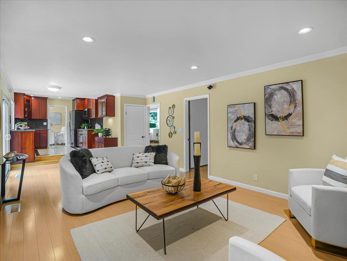 Detail Gallery Image 19 of 59 For 651 Starbush Dr, Sunnyvale,  CA 94086 - 4 Beds | 2/1 Baths