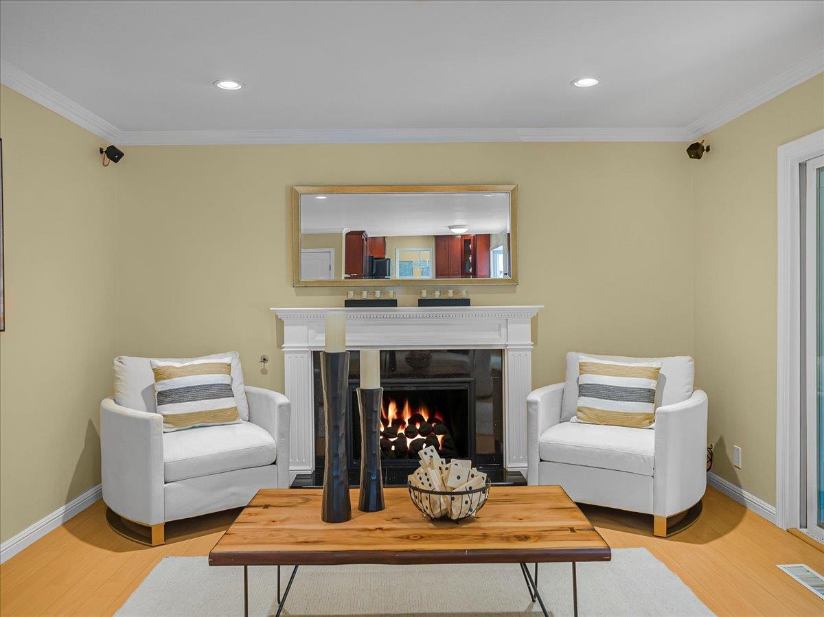 Detail Gallery Image 20 of 59 For 651 Starbush Dr, Sunnyvale,  CA 94086 - 4 Beds | 2/1 Baths