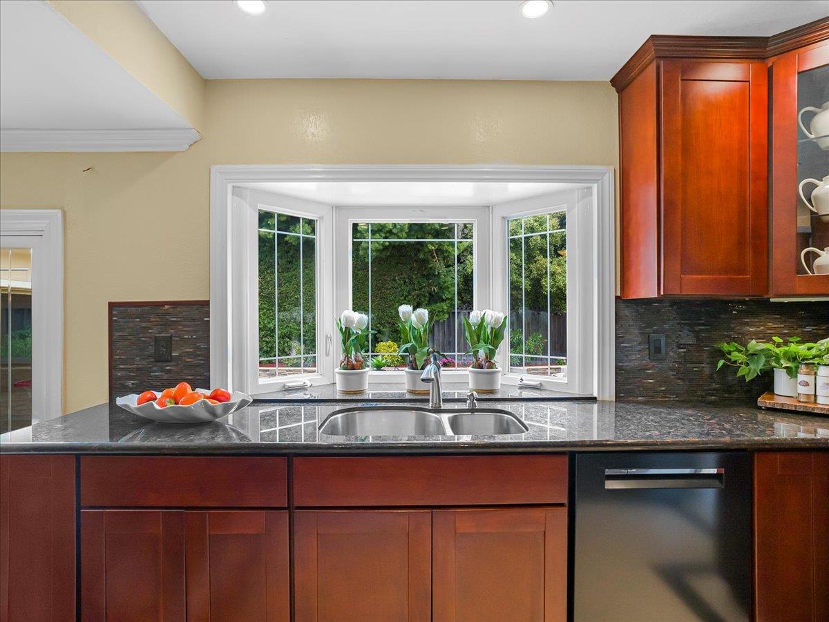 Detail Gallery Image 5 of 59 For 651 Starbush Dr, Sunnyvale,  CA 94086 - 4 Beds | 2/1 Baths