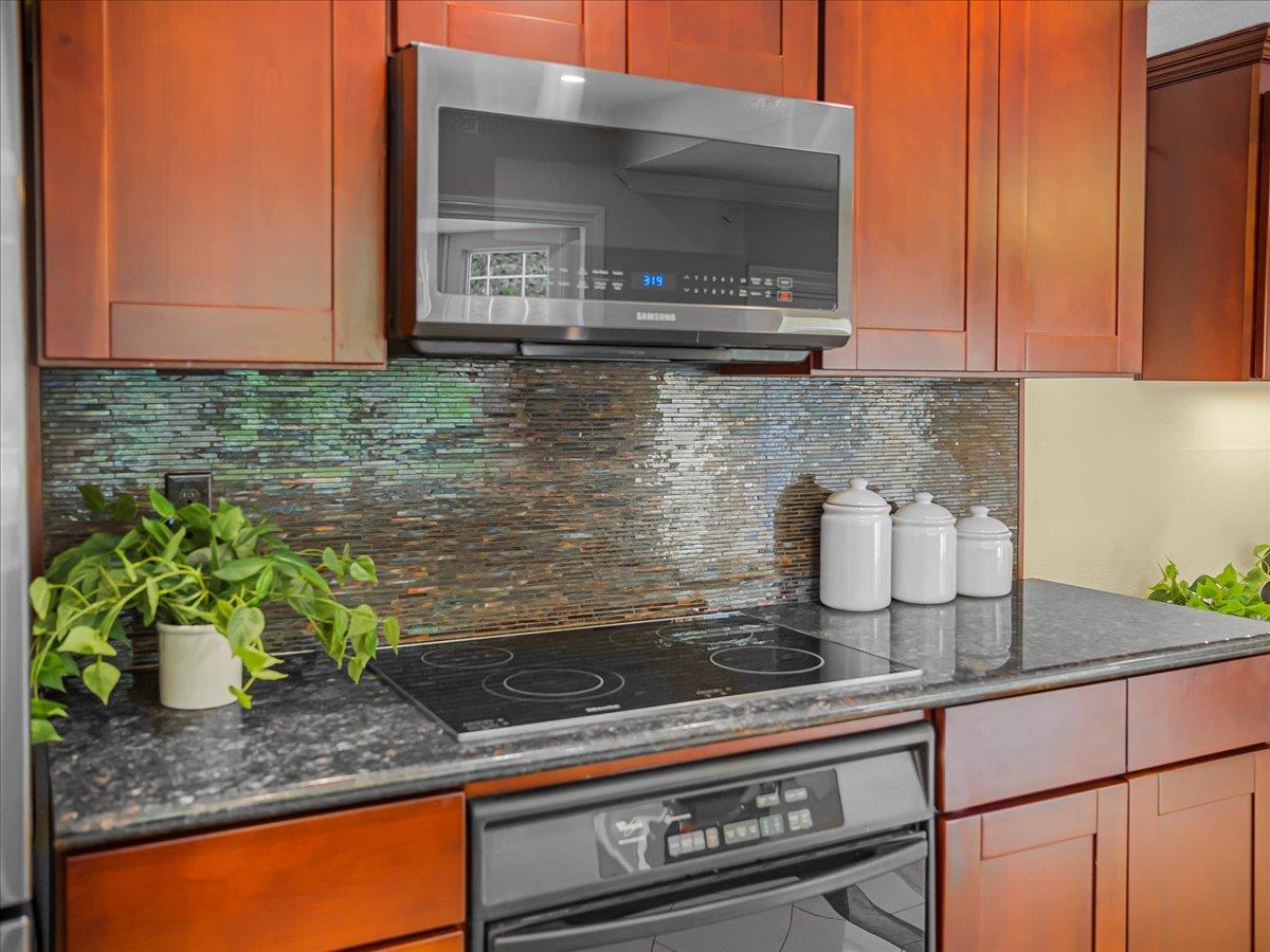 Detail Gallery Image 6 of 59 For 651 Starbush Dr, Sunnyvale,  CA 94086 - 4 Beds | 2/1 Baths