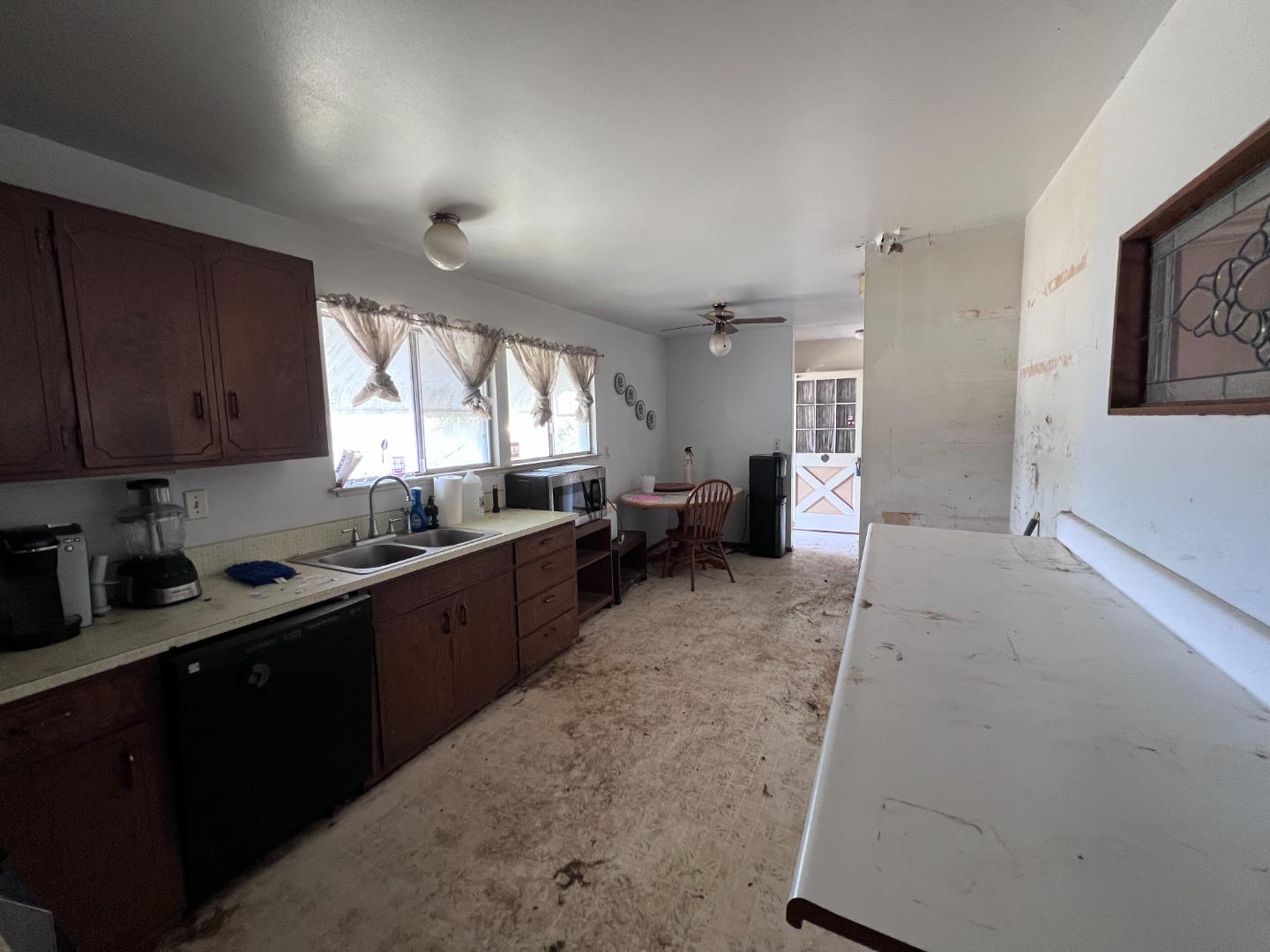 Detail Gallery Image 12 of 27 For 19035 Buena Ln, Salinas,  CA 93908 - 4 Beds | 2 Baths