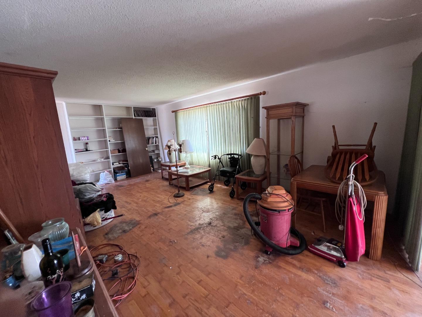 Detail Gallery Image 14 of 27 For 19035 Buena Ln, Salinas,  CA 93908 - 4 Beds | 2 Baths
