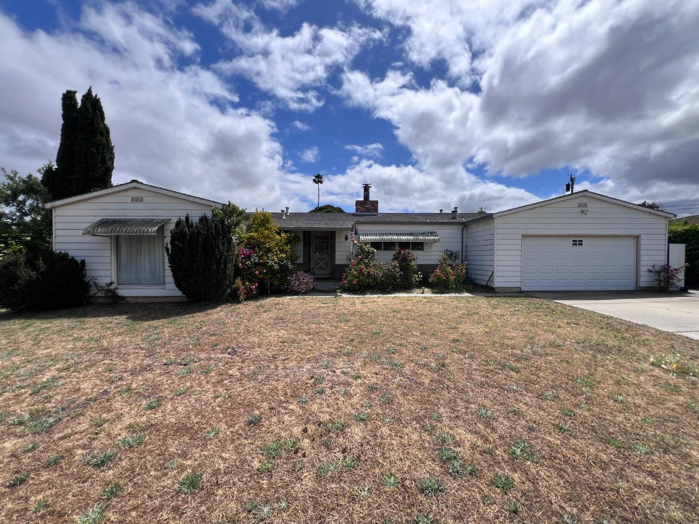 Detail Gallery Image 9 of 27 For 19035 Buena Ln, Salinas,  CA 93908 - 4 Beds | 2 Baths