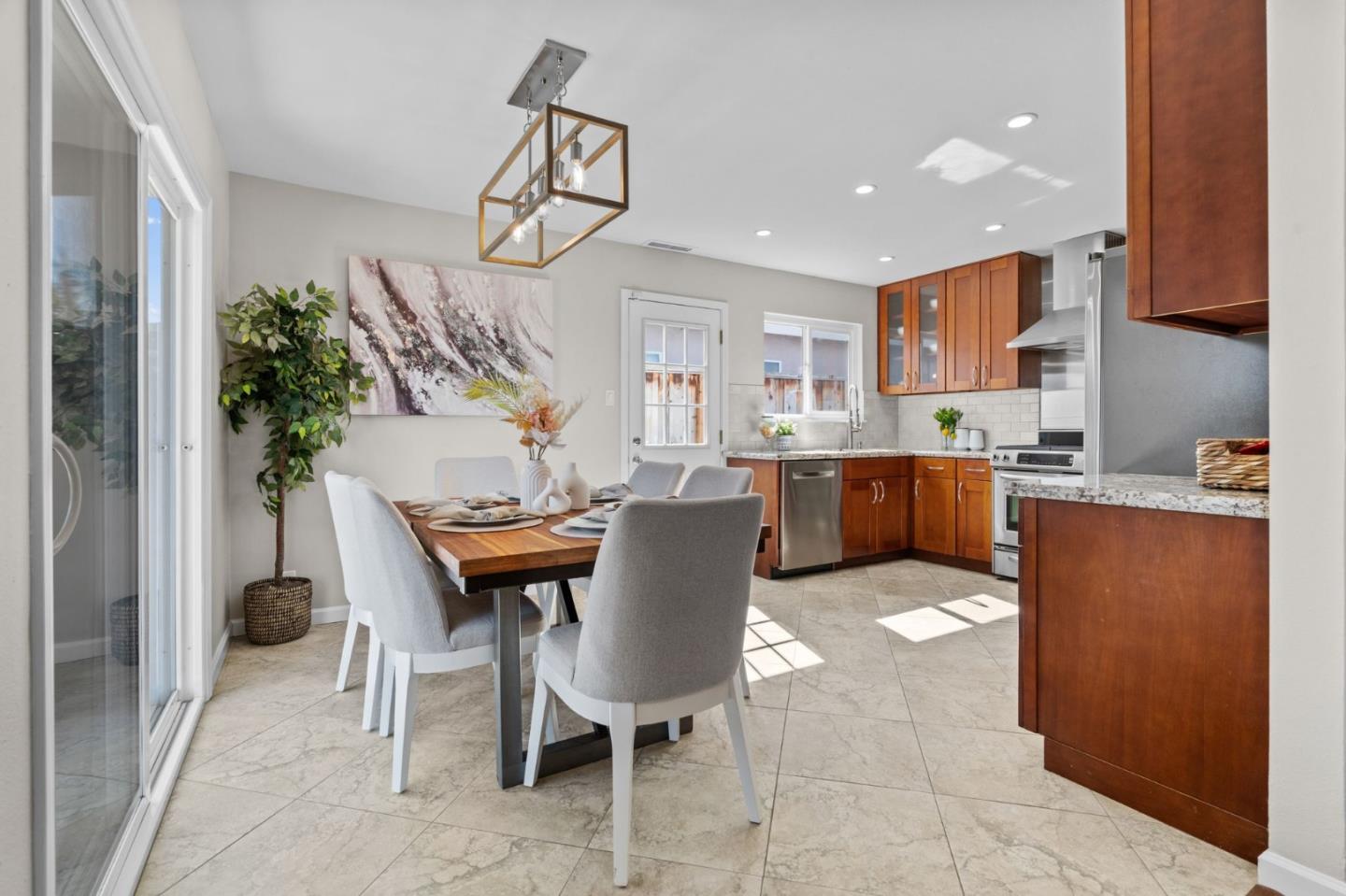 Detail Gallery Image 10 of 52 For 1753 Urna Ave, San Jose,  CA 95124 - 4 Beds | 2 Baths