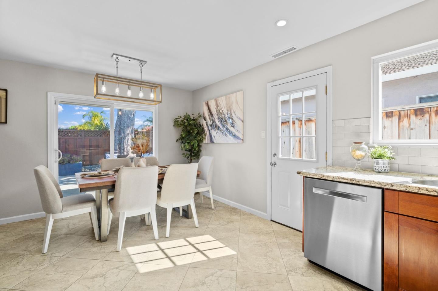 Detail Gallery Image 11 of 52 For 1753 Urna Ave, San Jose,  CA 95124 - 4 Beds | 2 Baths