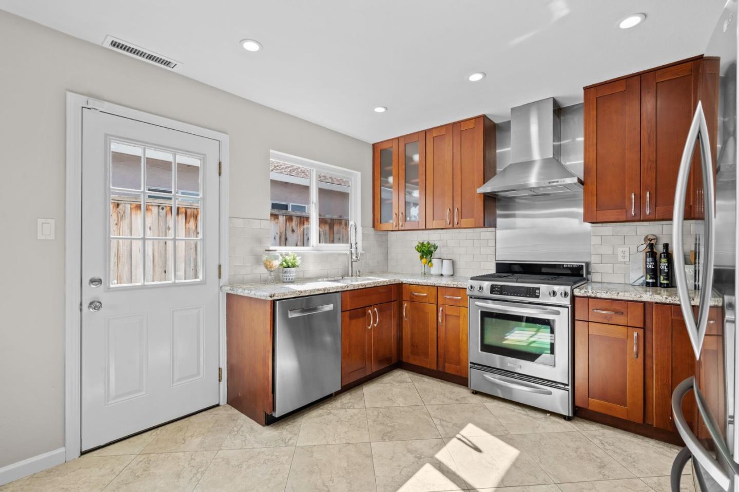 Detail Gallery Image 16 of 52 For 1753 Urna Ave, San Jose,  CA 95124 - 4 Beds | 2 Baths