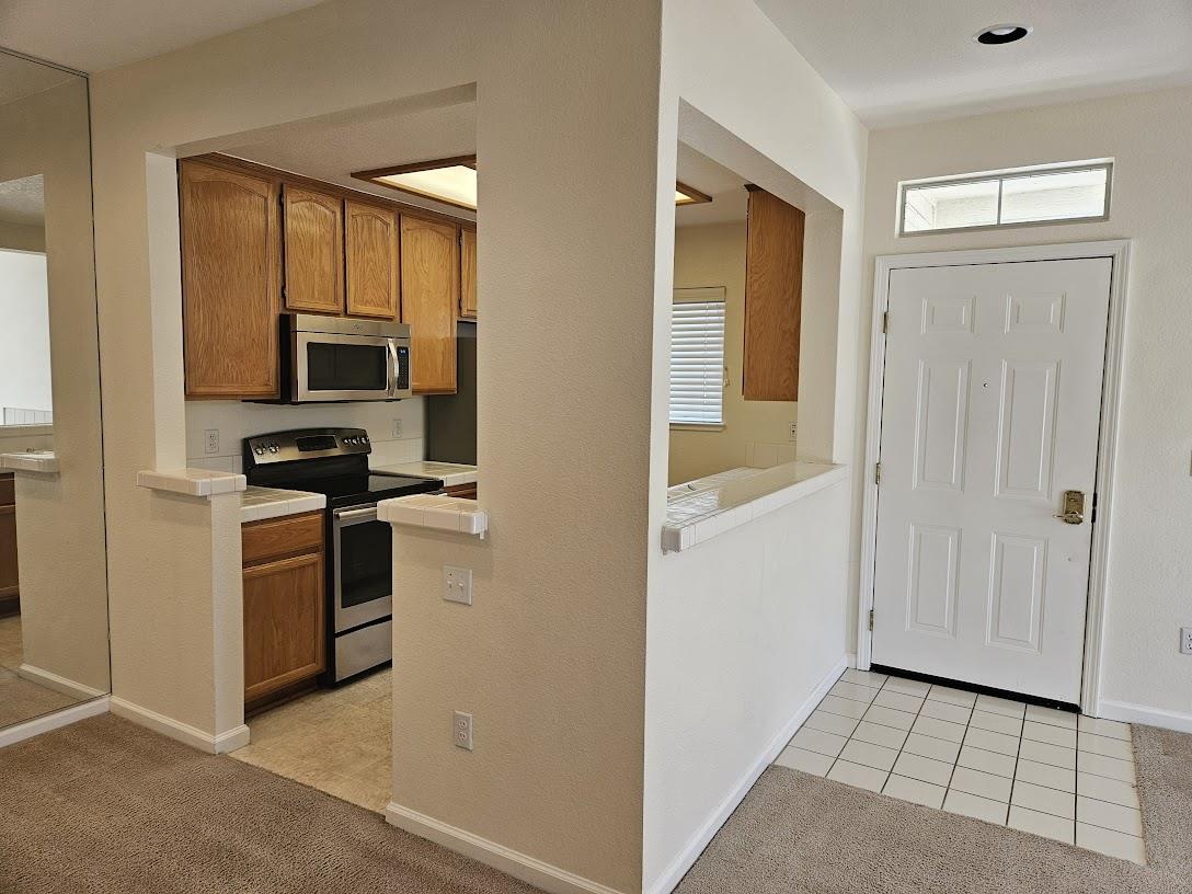 Detail Gallery Image 3 of 21 For 2312 Hastings Shore Ln, Redwood Shores,  CA 94065 - 3 Beds | 3 Baths