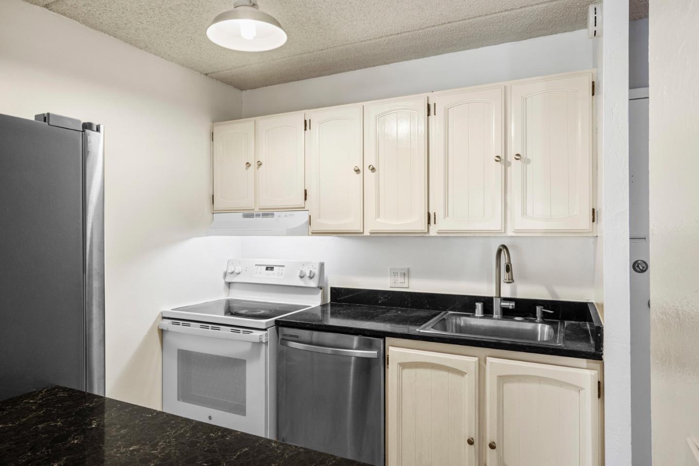 Detail Gallery Image 14 of 49 For 1700 Civic Center Dr #404,  Santa Clara,  CA 95050 - 1 Beds | 1 Baths