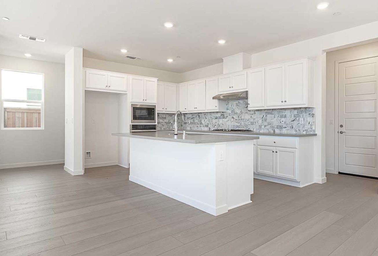 Detail Gallery Image 7 of 25 For 3088 Benetti St, Lathrop,  CA 95330 - 4 Beds | 3/1 Baths