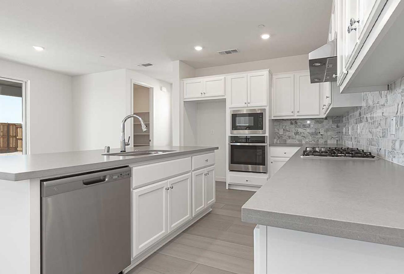 Detail Gallery Image 8 of 25 For 3088 Benetti St, Lathrop,  CA 95330 - 4 Beds | 3/1 Baths