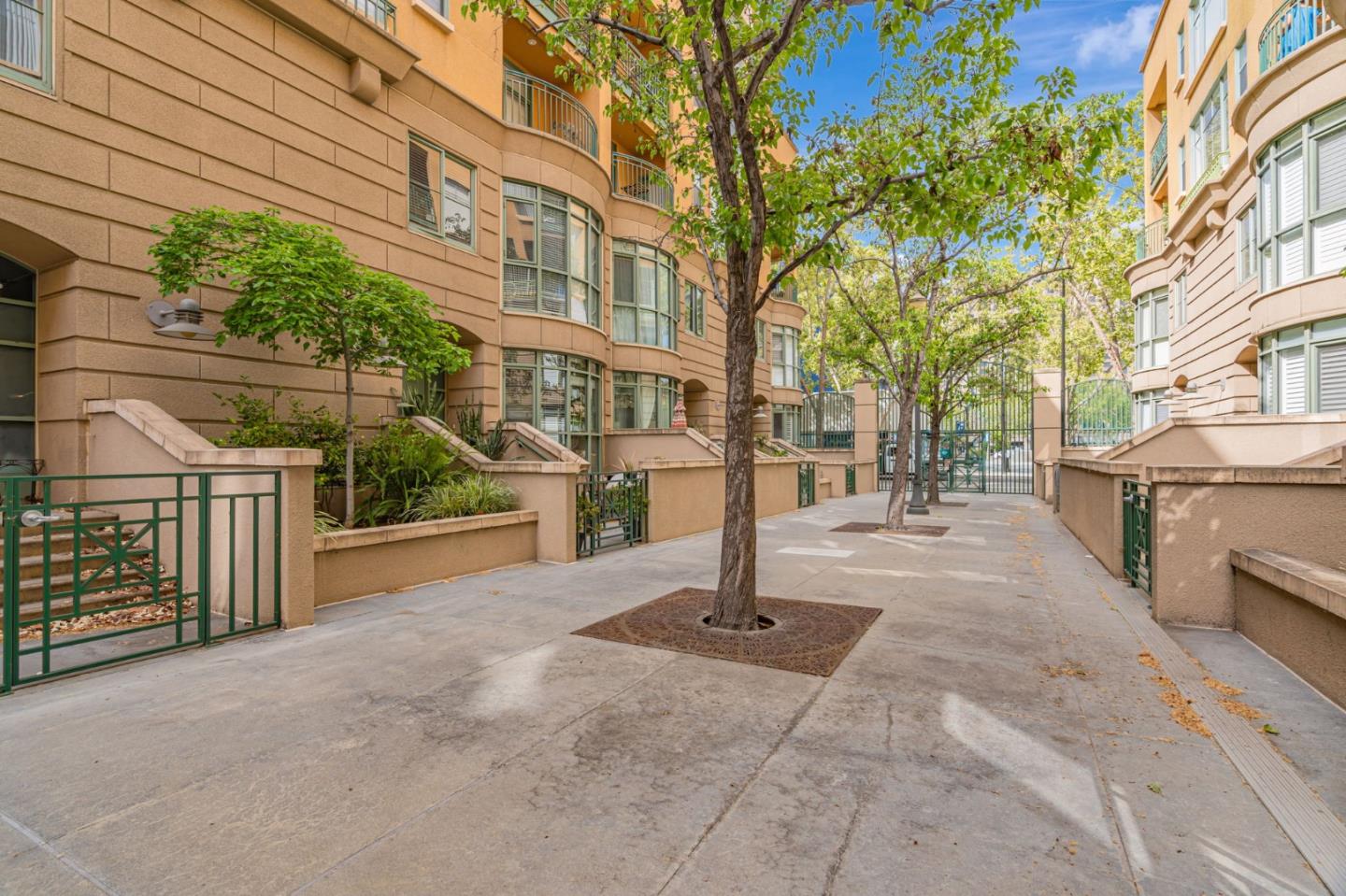 Detail Gallery Image 3 of 44 For 144 S 3rd St #132,  San Jose,  CA 95112 - 2 Beds | 2/1 Baths