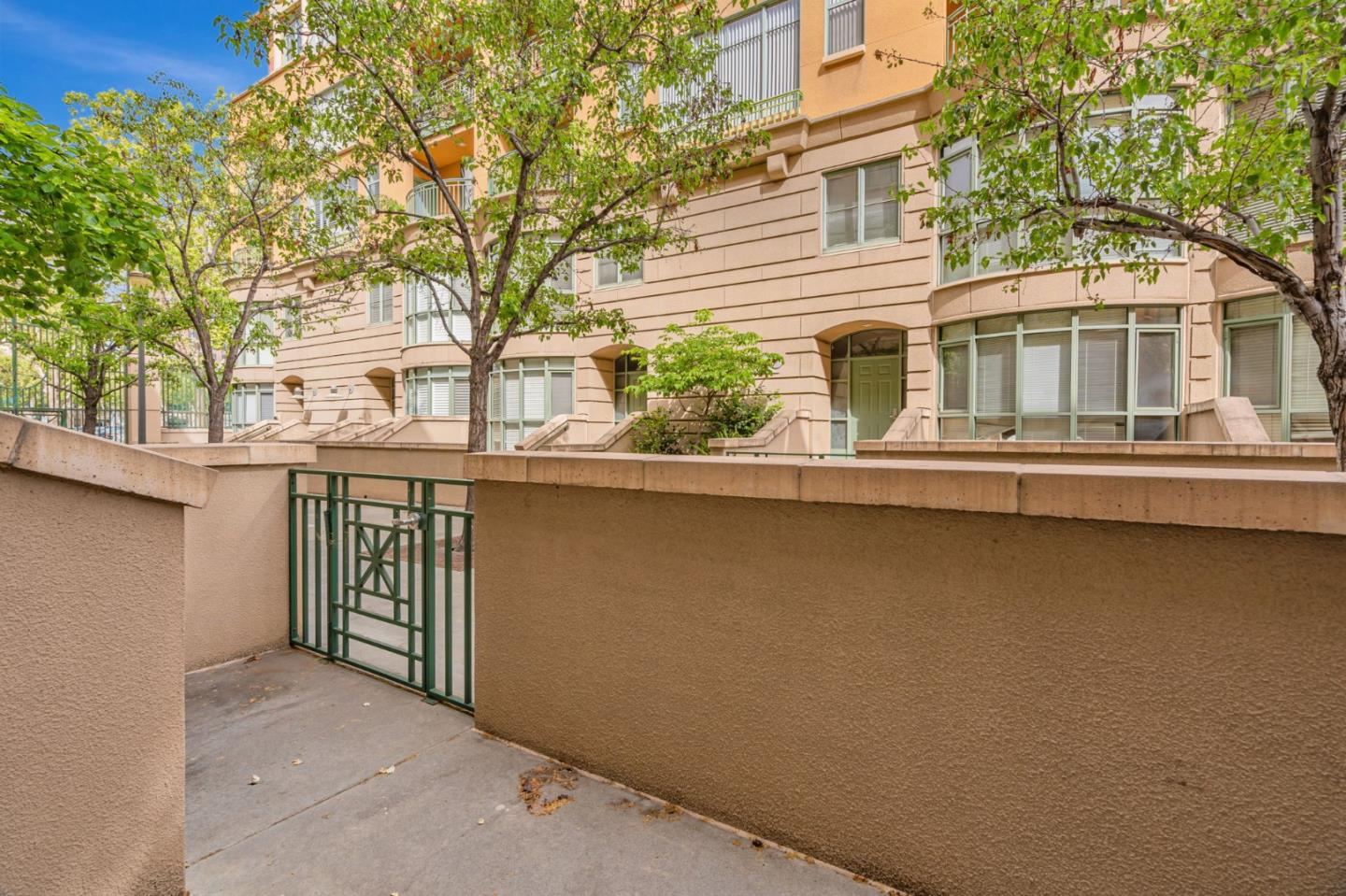 Detail Gallery Image 5 of 44 For 144 S 3rd St #132,  San Jose,  CA 95112 - 2 Beds | 2/1 Baths