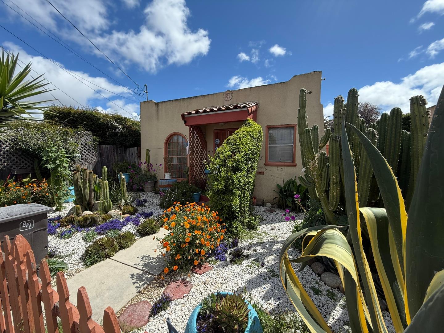 Detail Gallery Image 2 of 17 For 65 Buena Vista St, Salinas,  CA 93901 - – Beds | – Baths