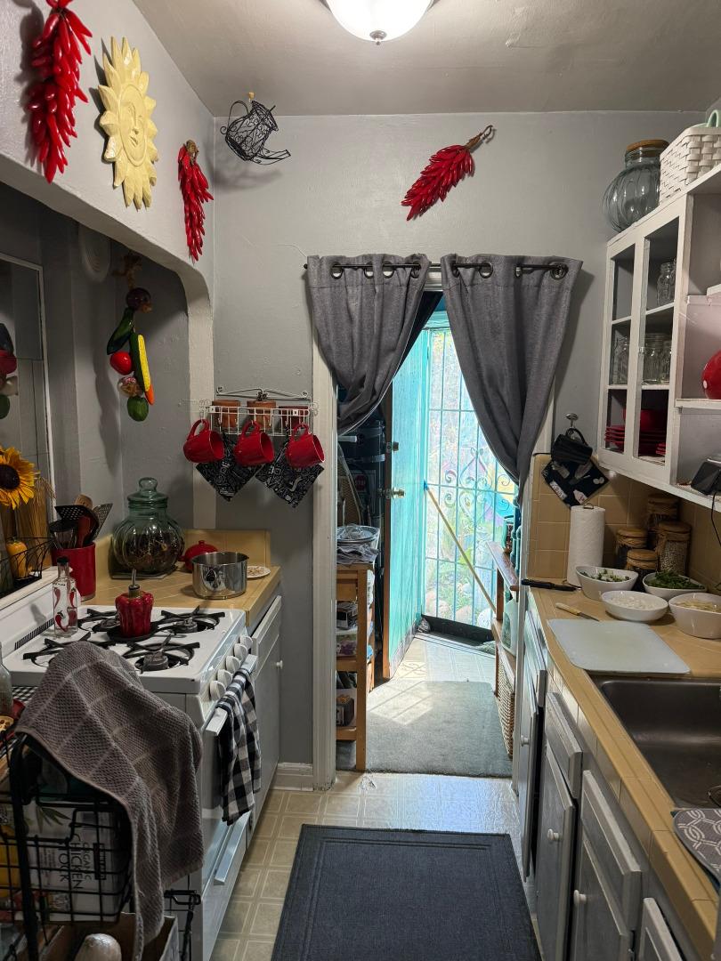 Detail Gallery Image 4 of 17 For 65 Buena Vista St, Salinas,  CA 93901 - – Beds | – Baths