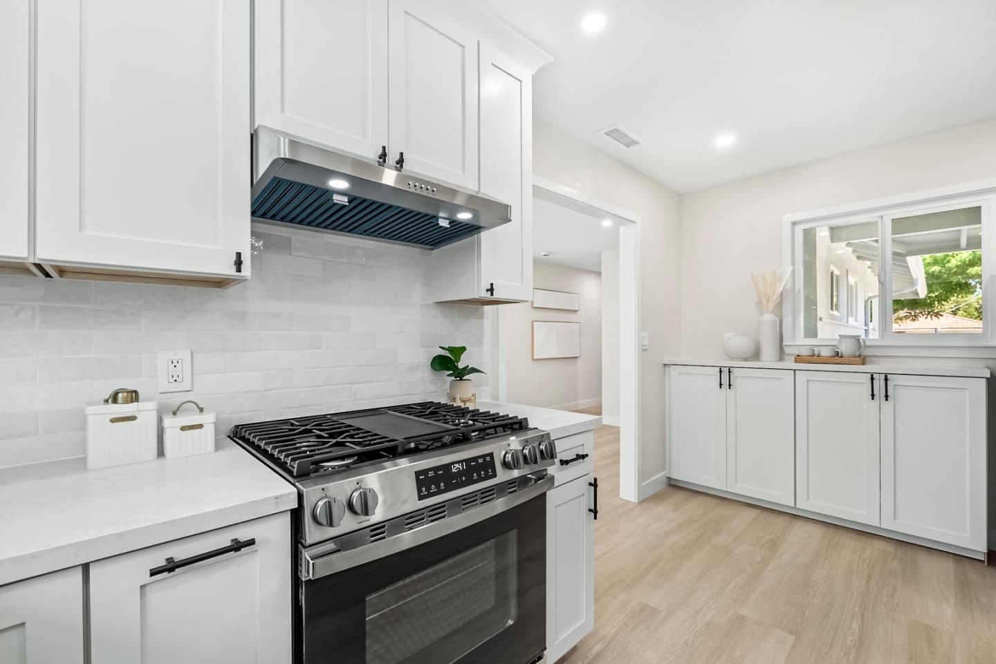 Detail Gallery Image 14 of 38 For 1260 Heatherstone Way, Sunnyvale,  CA 94087 - 3 Beds | 2 Baths