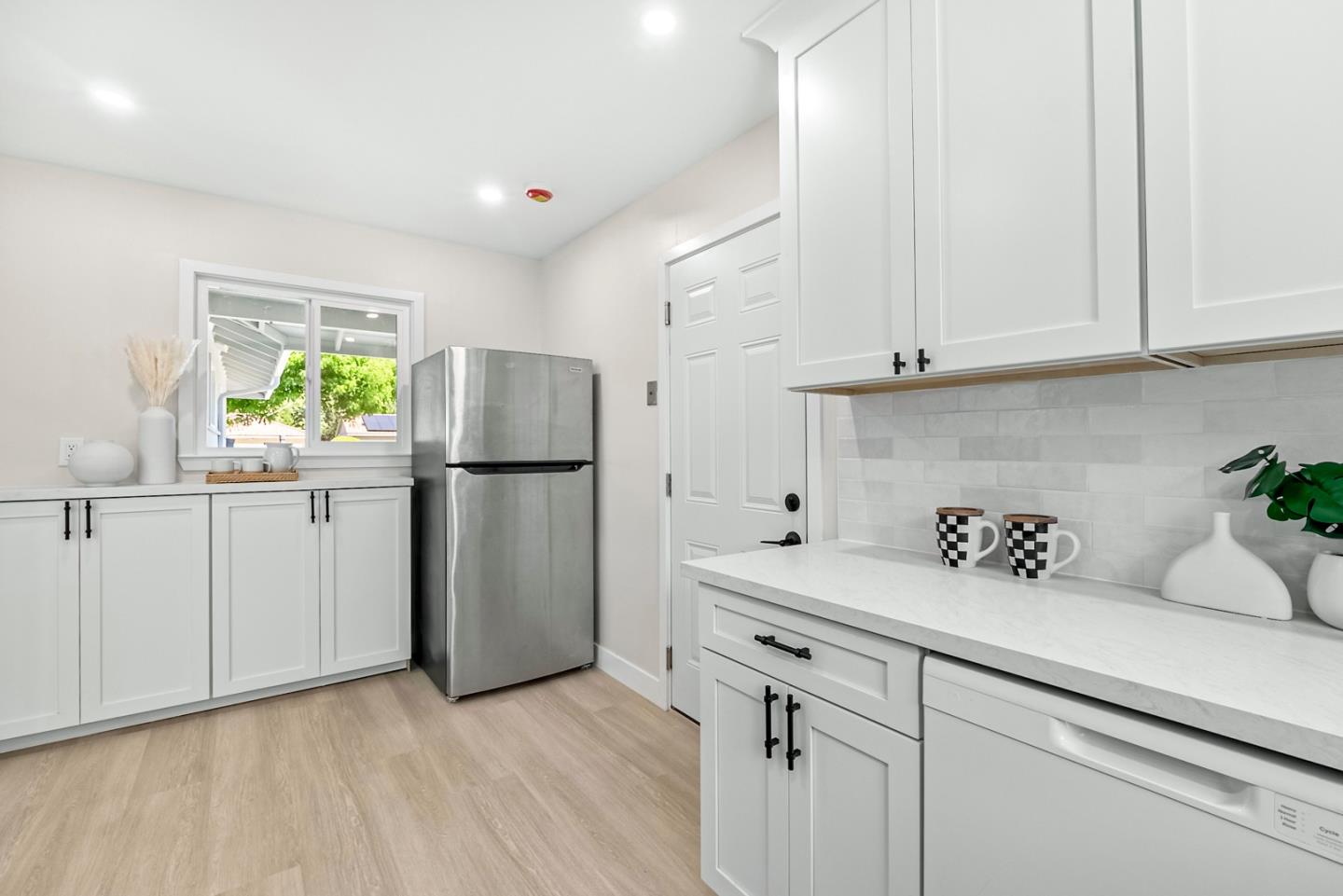 Detail Gallery Image 15 of 38 For 1260 Heatherstone Way, Sunnyvale,  CA 94087 - 3 Beds | 2 Baths