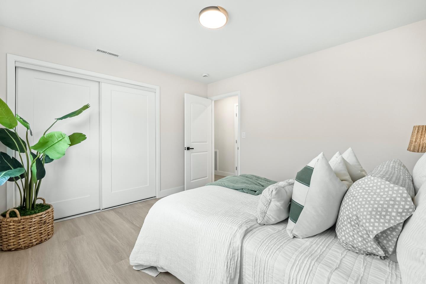 Detail Gallery Image 18 of 38 For 1260 Heatherstone Way, Sunnyvale,  CA 94087 - 3 Beds | 2 Baths