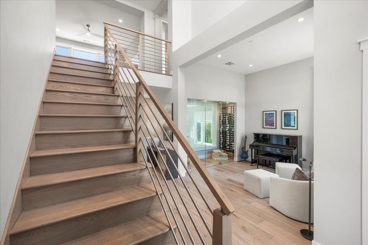 Detail Gallery Image 10 of 73 For 115 Wika Ranch Ct, Redwood City,  CA 94062 - 5 Beds | 4/1 Baths