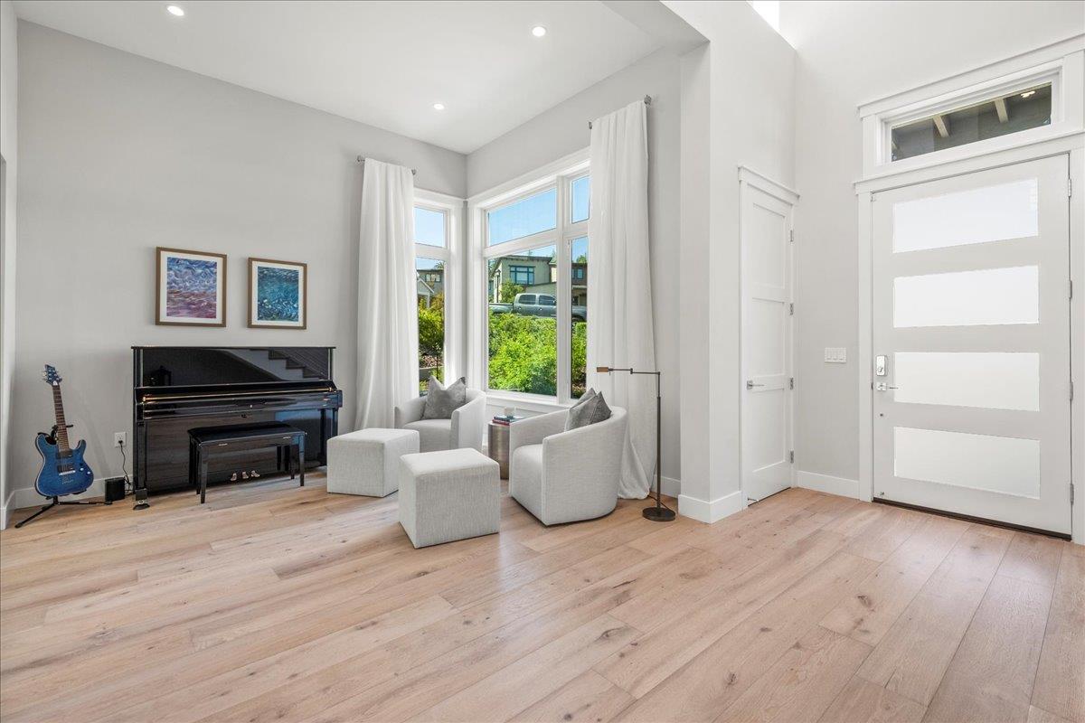 Detail Gallery Image 11 of 73 For 115 Wika Ranch Ct, Redwood City,  CA 94062 - 5 Beds | 4/1 Baths