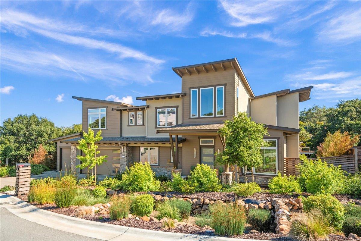 Detail Gallery Image 2 of 73 For 115 Wika Ranch Ct, Redwood City,  CA 94062 - 5 Beds | 4/1 Baths